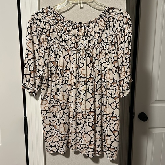 LOFT Short Sleeve Flowy Tunic w/Smocking across chest Animal print Blk Brn Tan L - Picture 3 of 10